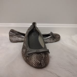 DKNY silver grey size 9 flats